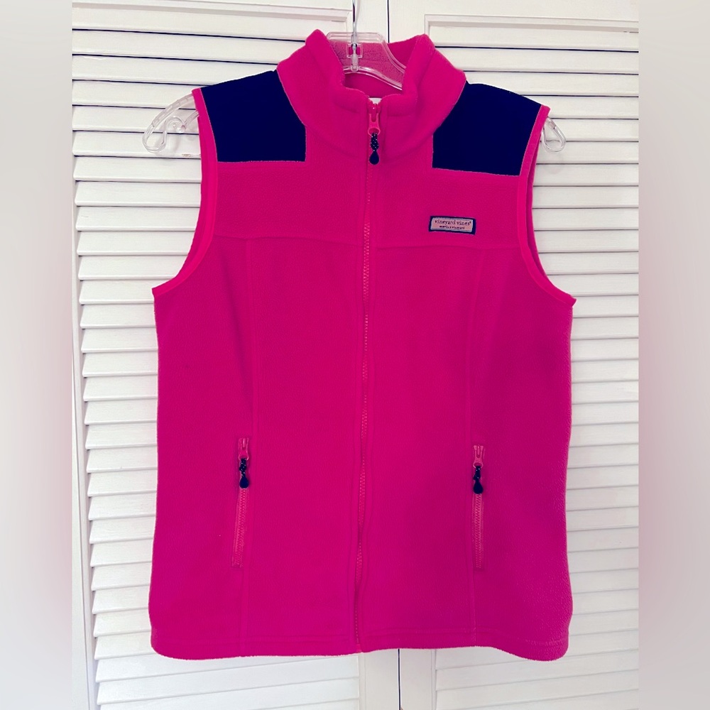 Vineyard Vines hot pink fleece vest with navy insert